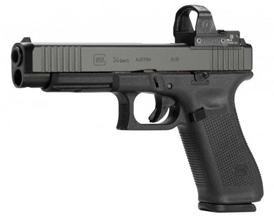 Pistol Glock G34 Gen5 MOS cu optic Holosun, utilizat în poligonul de tragere al Clubului Sportiv Sokol